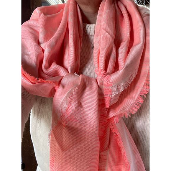 Louis Vuitton Chale Beyond Mongram Scarf, NWT - Picture 5 of 7